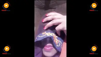 Older Indian woman performs explicit live sex show in HD video