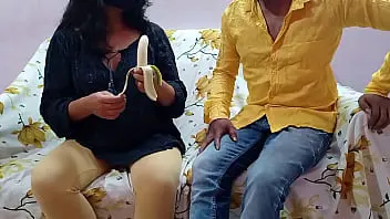 Auntys explicit sex video with a banana and XXX audio in Hindi