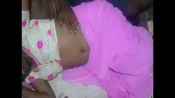 Older womans pink saree clad body exposes her kissed navel and fleshy cleavage