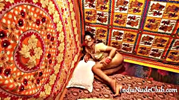 Indian aunty gets her massive ass pounded by a dude in an explicit audio clip