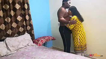 Indian housewife Shanaya has explicit close up sex in a shalwar suit